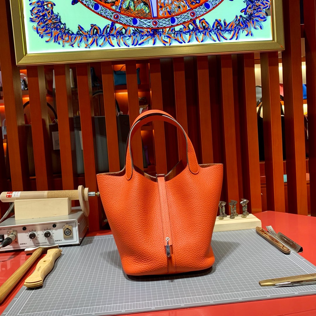 爱马仕女包批发 Hermes Picotin22CM 火焰红进口Togo皮菜篮子包 银扣