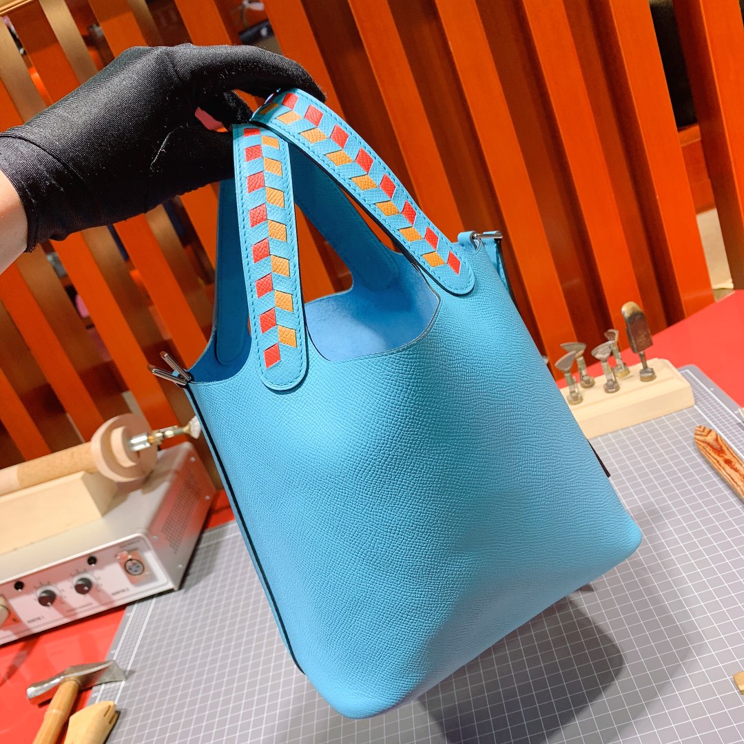 爱马仕菜篮子包价格 Hermes2019新色北方蓝手掌纹牛皮Picotin18CM编织手柄