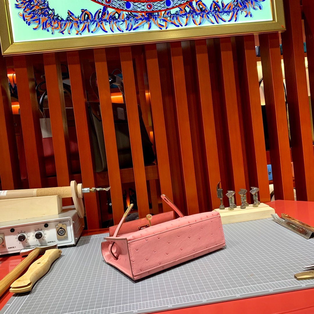 Hermes Minikelly22CM 爱马仕陶瓷粉顶级鸵鸟皮迷你凯莉包一代 金扣