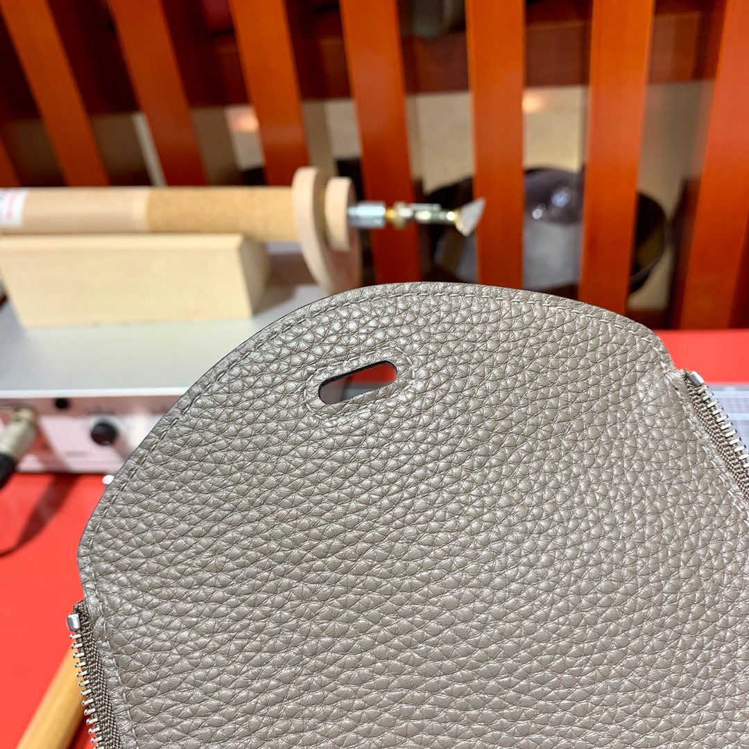 爱马仕迷你琳迪包 Hermes Mini Lindy20CM 8F锡器灰TC牛皮 金扣/银扣
