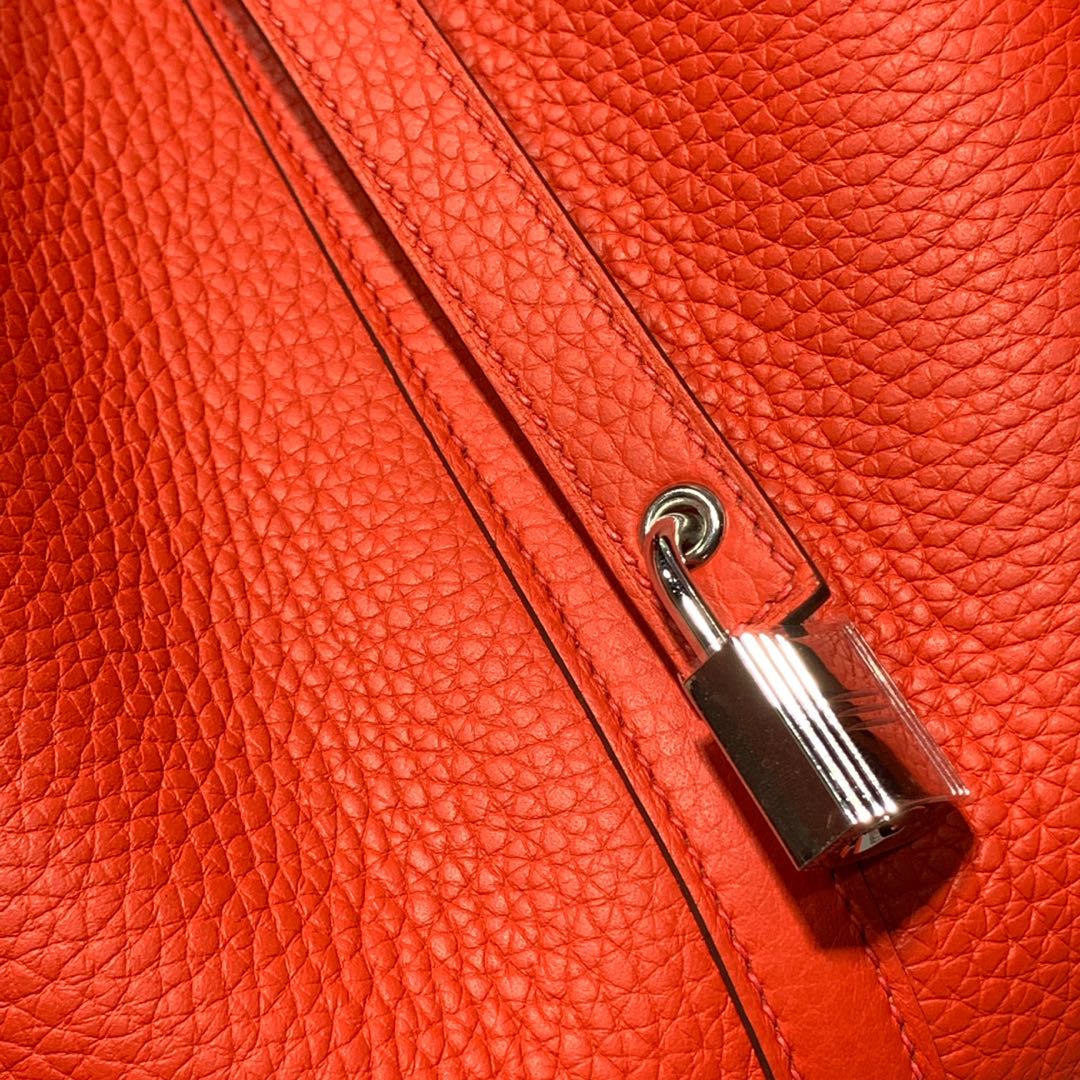爱马仕包包官网 Hermes Picotin22CM 蕃茄红荔枝纹牛皮水桶包 银扣