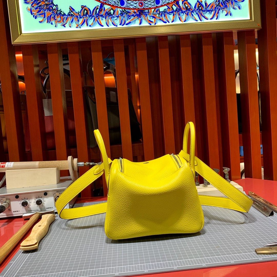 Hermes女包价格 爱马仕9O那不勒斯黄原厂TC牛皮Mini Lindy迷你琳迪包20CM