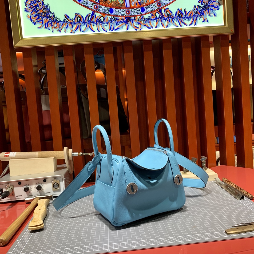 爱马仕琳迪包价格 Hermes Mini Lindy 20cm P3北方蓝Swift牛皮 银扣