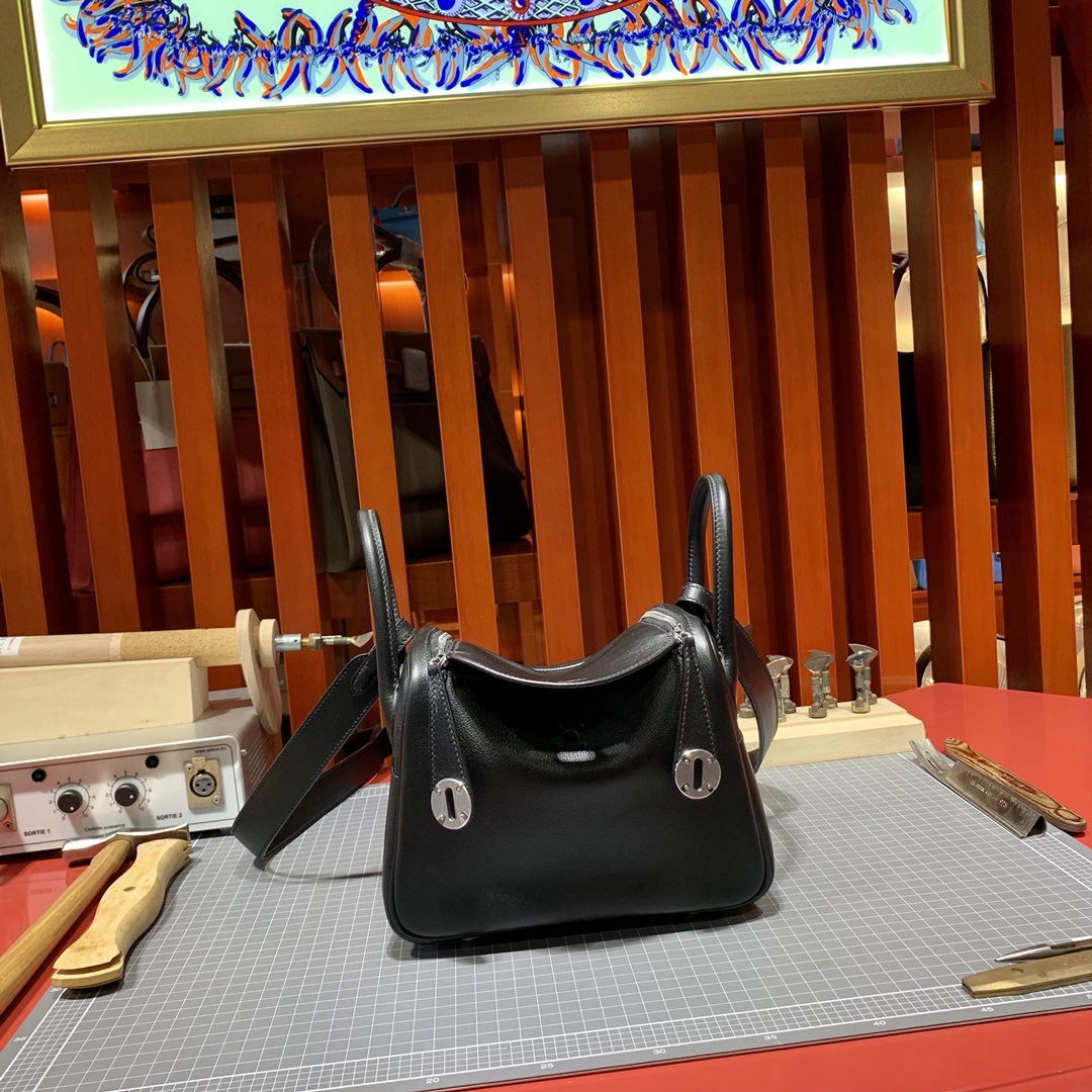 爱马仕Mini Lindy包包20cm Hermes原厂Swift牛皮迷你琳迪包 89黑色 金银扣