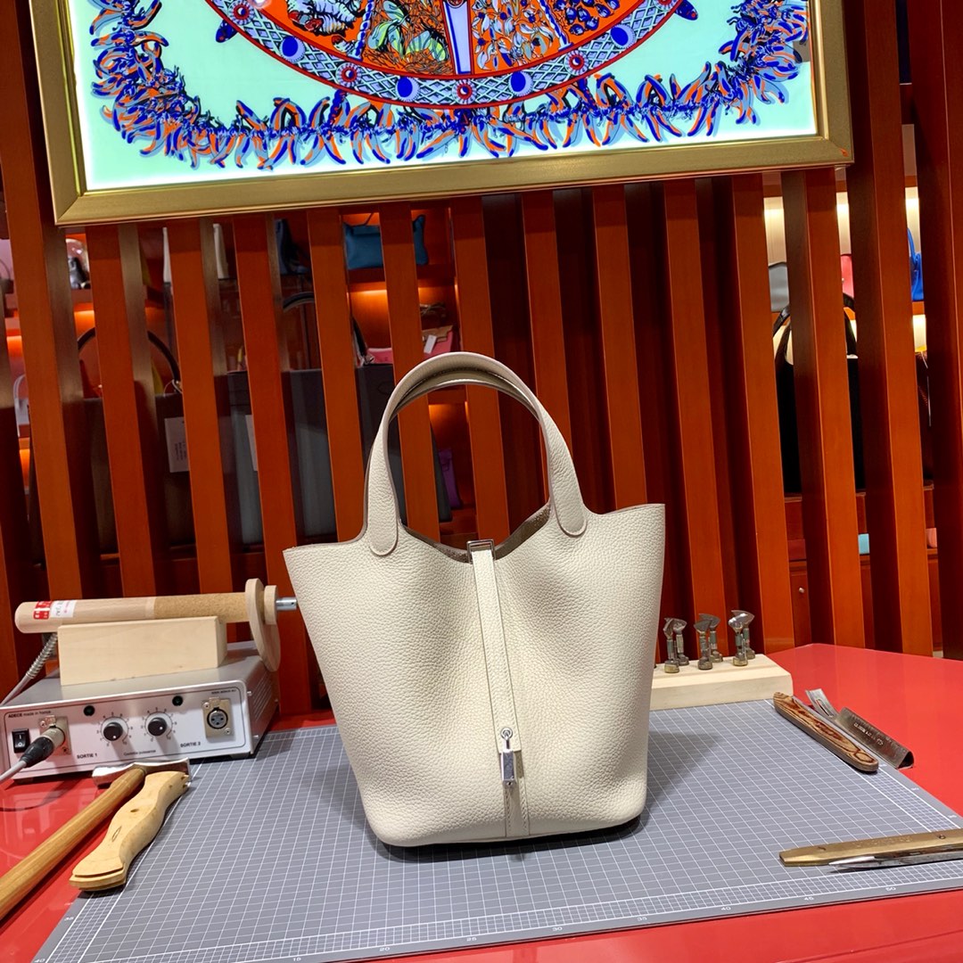 现货 爱马仕Picotin包包22CM Hermes奶昔白Togo牛皮菜篮子包水桶包 银扣