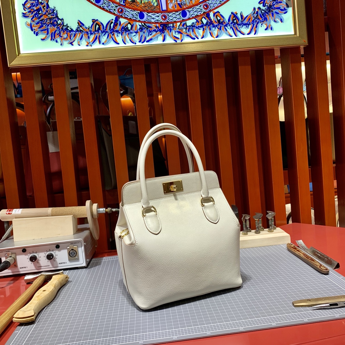 Hermes包包货源 爱马仕evercolor皮Toolbox20cm牛奶盒子包 奶昔白