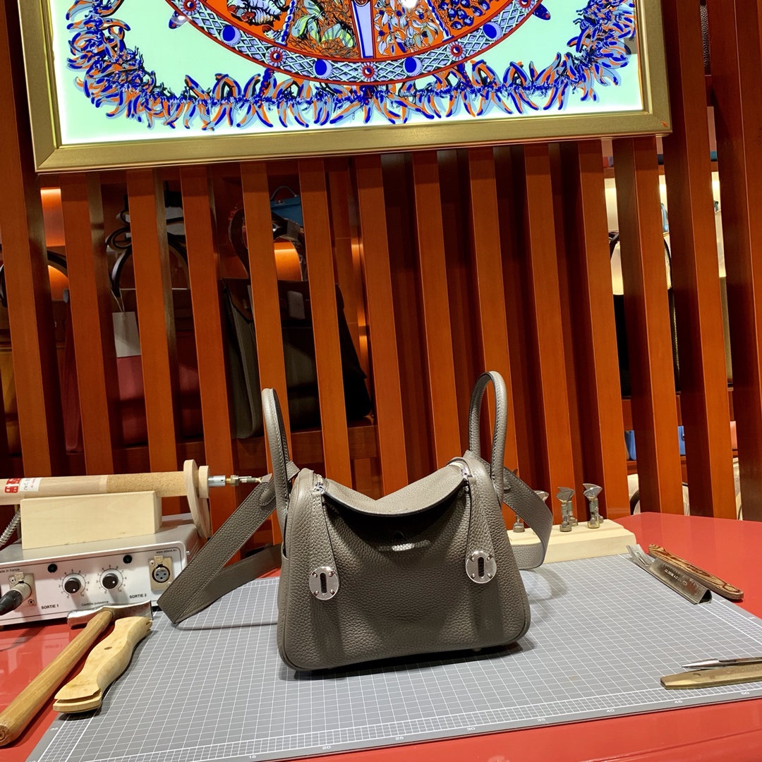 爱马仕迷你琳迪包 Hermes Mini Lindy20CM 8F锡器灰TC牛皮 金扣/银扣