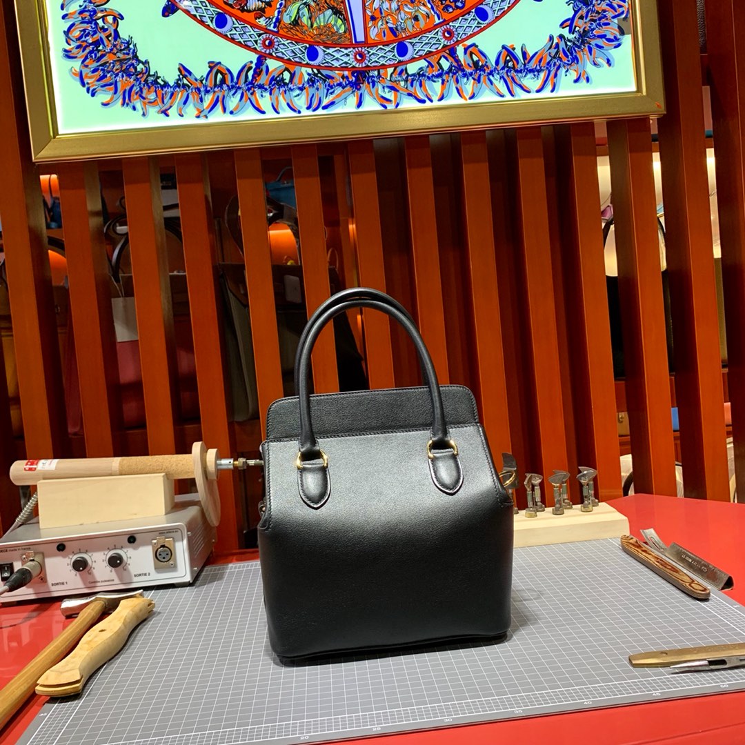 爱马仕女包批发 Hermes Toolbox20CM 黑色Swift牛皮工具盒子包 金扣