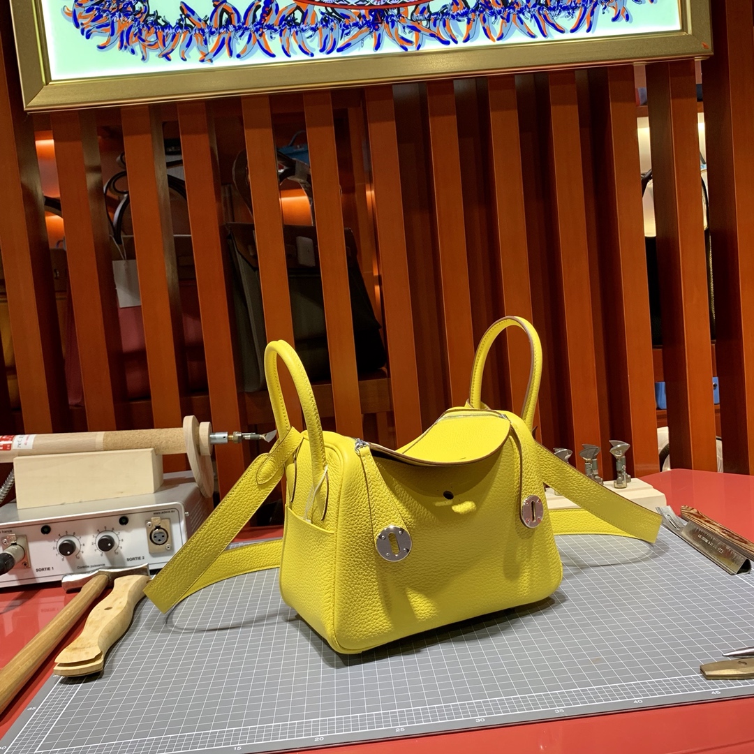 Hermes女包价格 爱马仕9O那不勒斯黄原厂TC牛皮Mini Lindy迷你琳迪包20CM