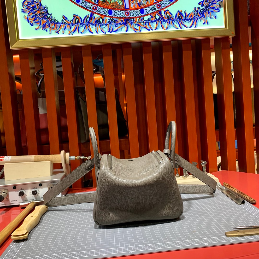 爱马仕迷你琳迪包 Hermes Mini Lindy20CM 8F锡器灰TC牛皮 金扣/银扣