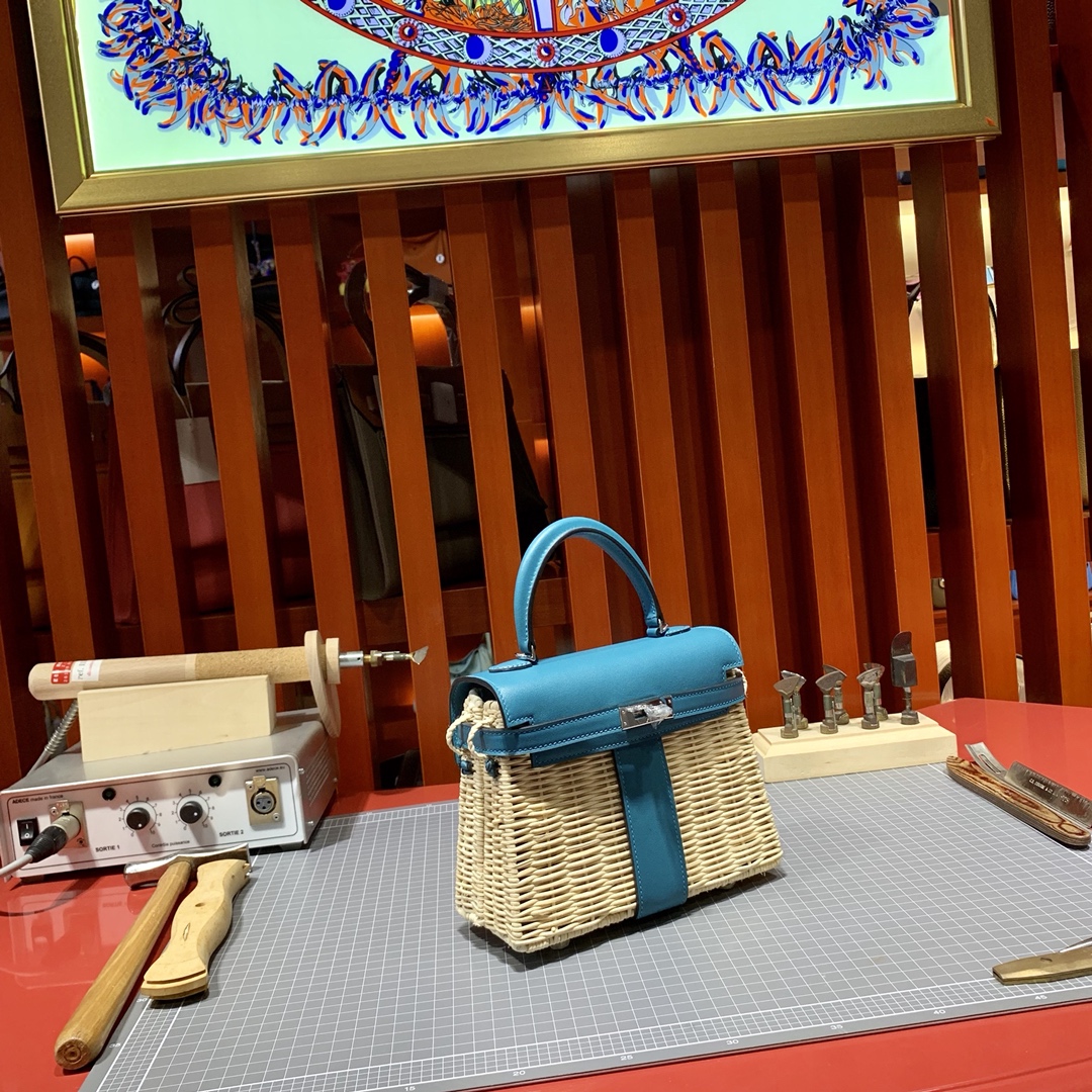爱马仕新款凯莉包 Hermes伊兹密尔蓝山羊皮拼藤条野餐包Kelly Picnic 20cm