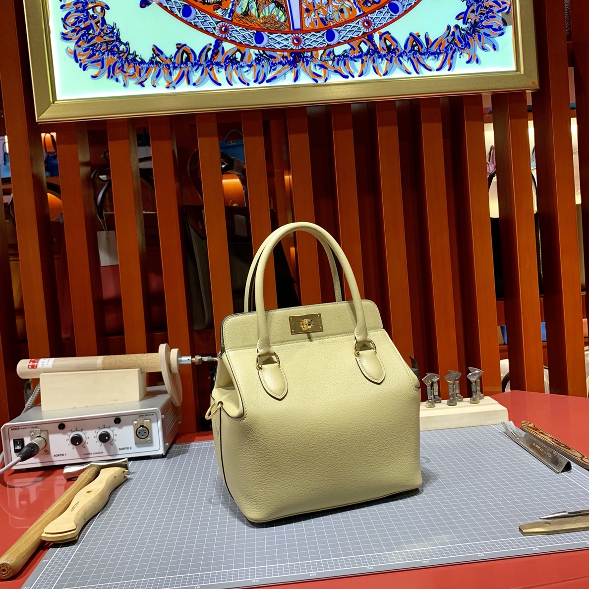 Hermes Toolbox 20CM 爱马仕进口Swift牛皮蜡线手缝工具包盒子包 风衣灰