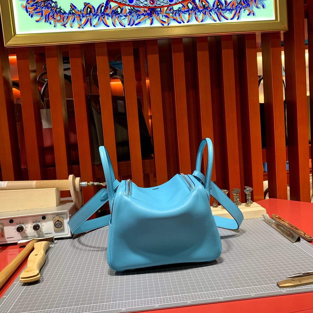 爱马仕琳迪包价格 Hermes Mini Lindy 20cm P3北方蓝Swift牛皮 银扣