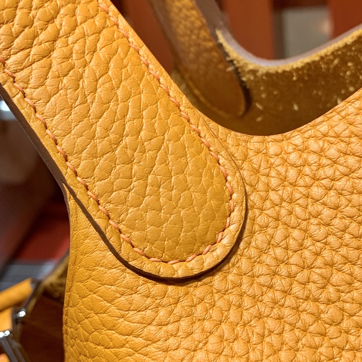 爱马仕水桶包价格 Hermes Picotin Lock22CM 杏黄色进口荔枝纹牛皮 银扣