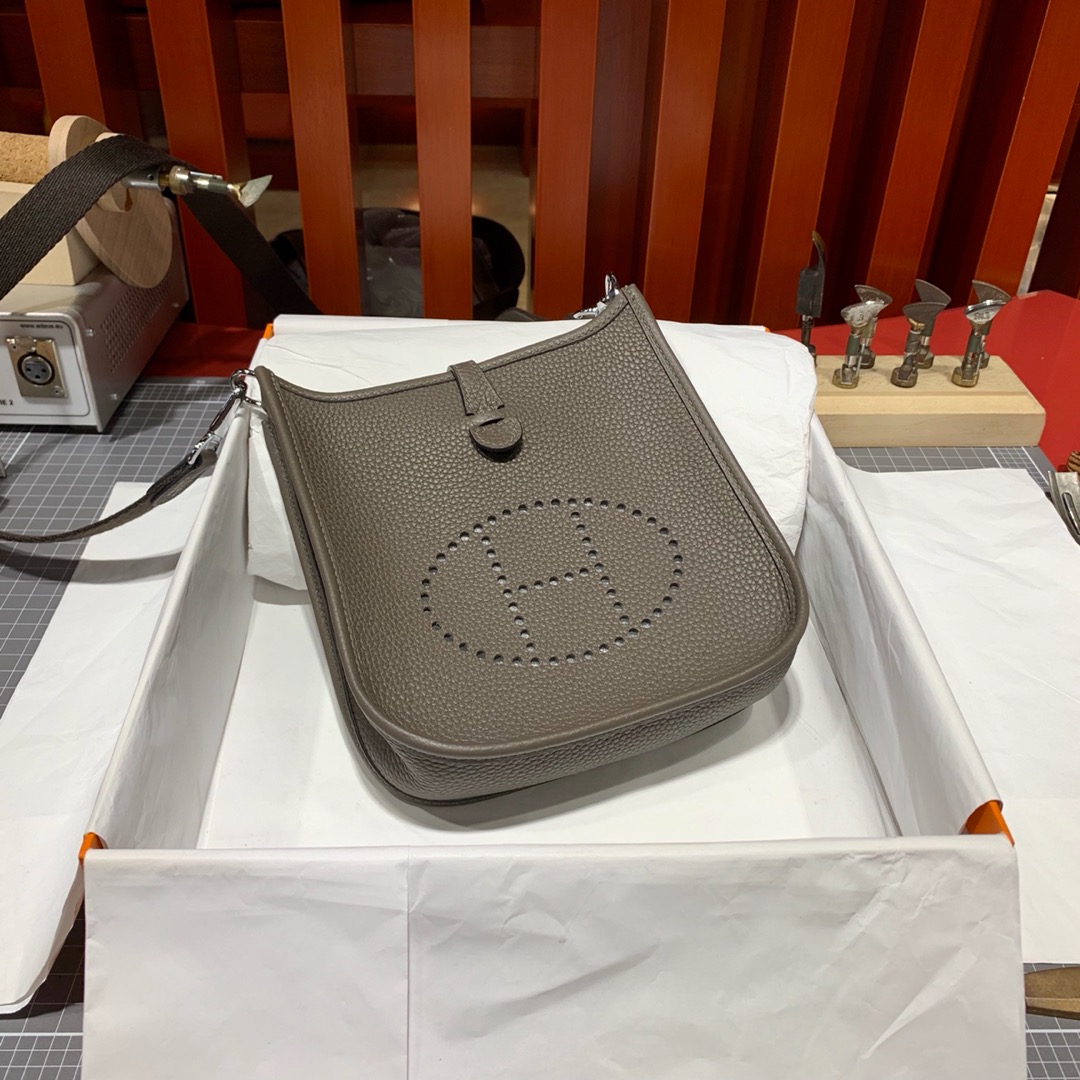 现货 Hermes Mini Evelyne17cm 爱马仕锡器灰原厂TC牛皮迷你伊芙琳包 银扣
