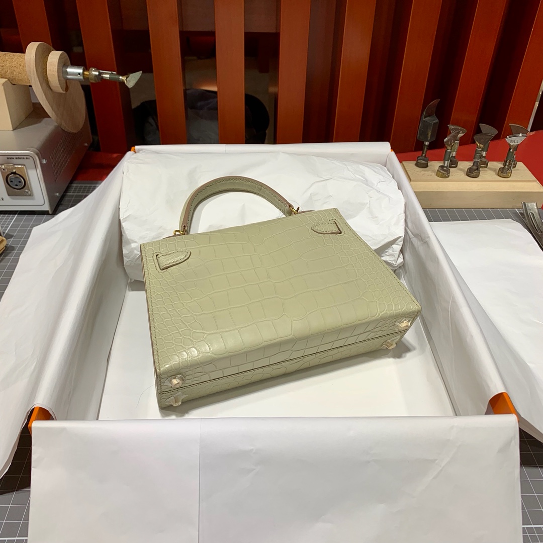 现货 爱马仕Minikelly2代手包 Hermes奶油灰雾面鳄鱼皮迷你凯莉包 金扣