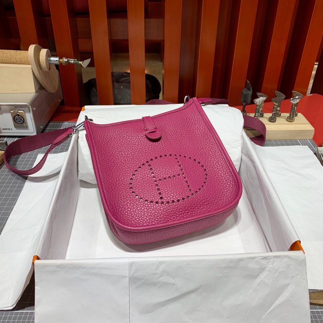爱马仕伊芙琳包尺寸 Hermes Mini Evelyne17CM 玫瑰紫TC牛皮 银扣