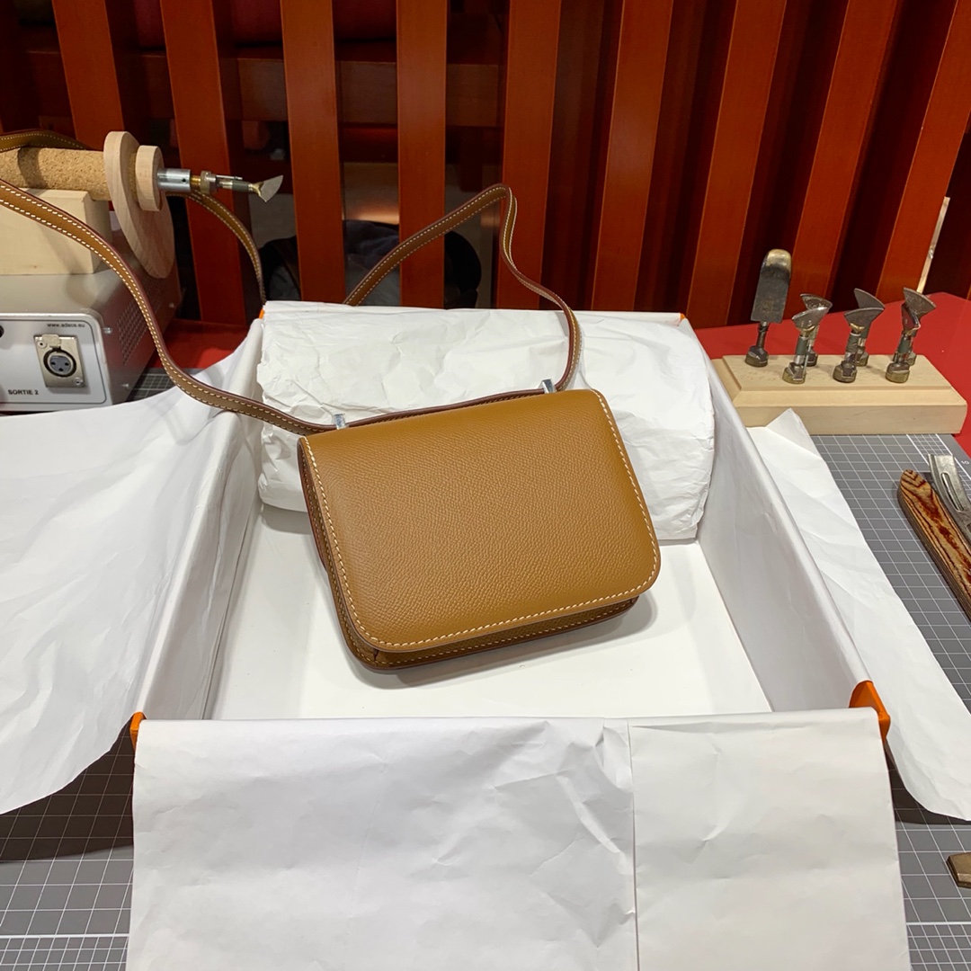 爱马仕康斯坦包价格 Hermes Mini Constance14cm 土黄色Epsom皮 金扣