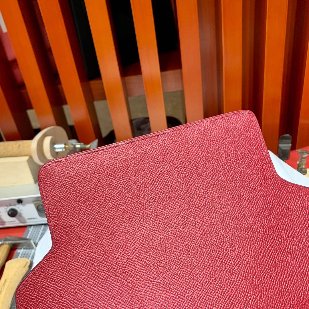 Hermes Roulis24CM 爱马仕宝石红原厂Epsom皮猪鼻子包斜挎女包 金扣
