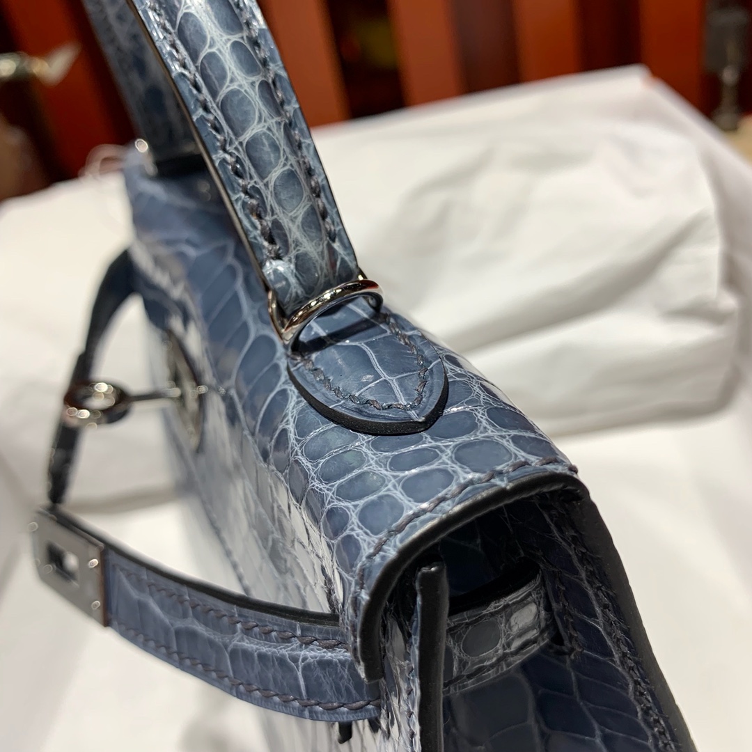 爱马仕包包官网 Hermes Minikelly19CM 2代迷你凯莉包 牛仔蓝亮光鳄鱼皮