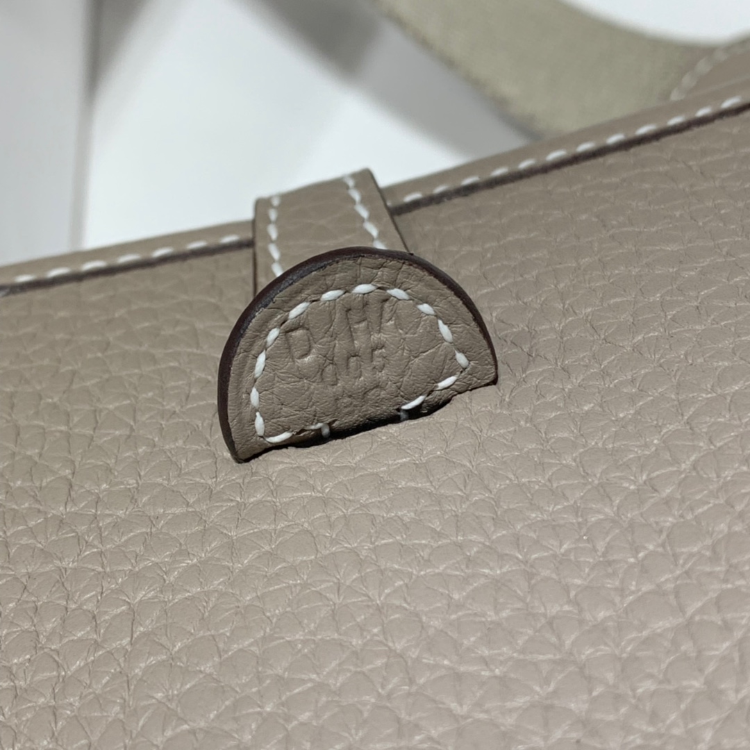 爱马仕女包价格 Hermes Mini Evelyne伊芙林包17CM 沥青灰TC牛皮 银扣