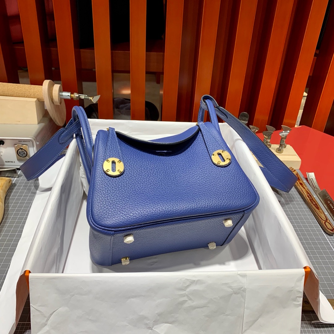 爱马仕包包货源 Hermes Mini Lindy20cm 玛瑙蓝Togo牛皮 金银扣