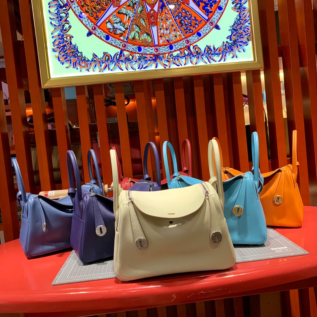 爱马仕琳迪包尺寸 Hermes Lindy26CM M3水墨蓝原厂Swift皮 金银扣