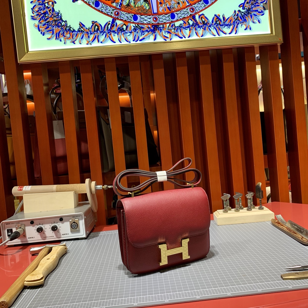 Hermes Constance19CM 爱马仕宝石红原厂掌纹牛皮康斯坦包 金扣
