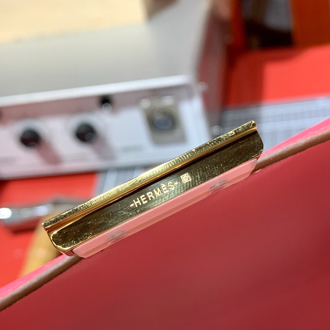 Hermes包包批发 爱马仕唇膏粉原厂Epsom牛皮康斯坦包19CM 金扣