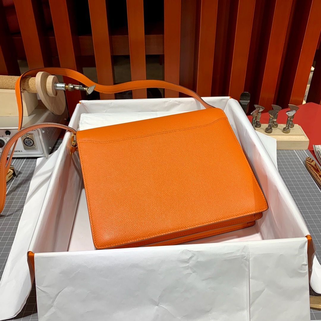 爱马仕包包官网 Hermes Roulis24cm 橙色十字纹牛皮猪鼻子包 金扣
