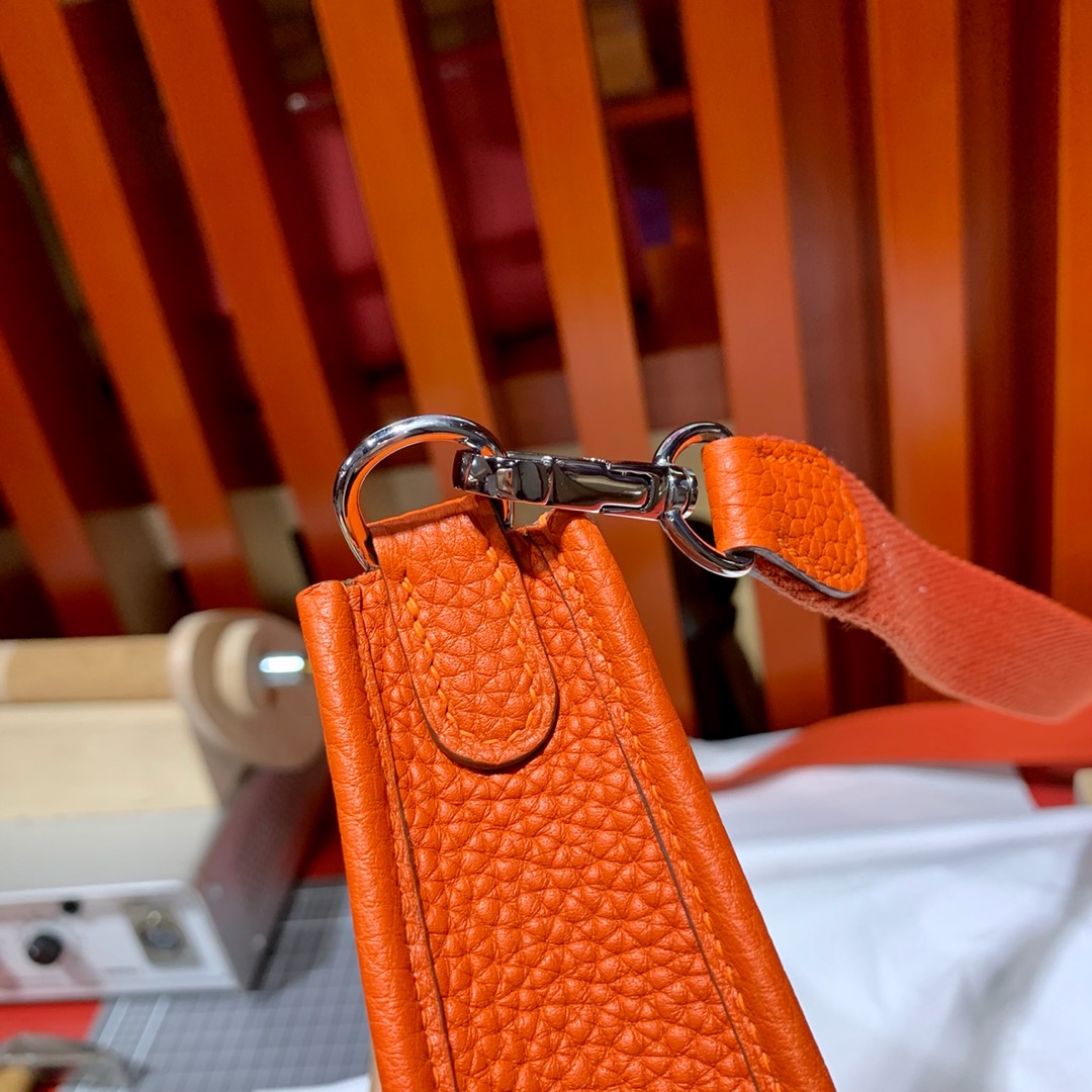 爱马仕女包批发 Hermes Mini Evelyne17CM 火焰橙TC牛皮伊芙琳包 银扣