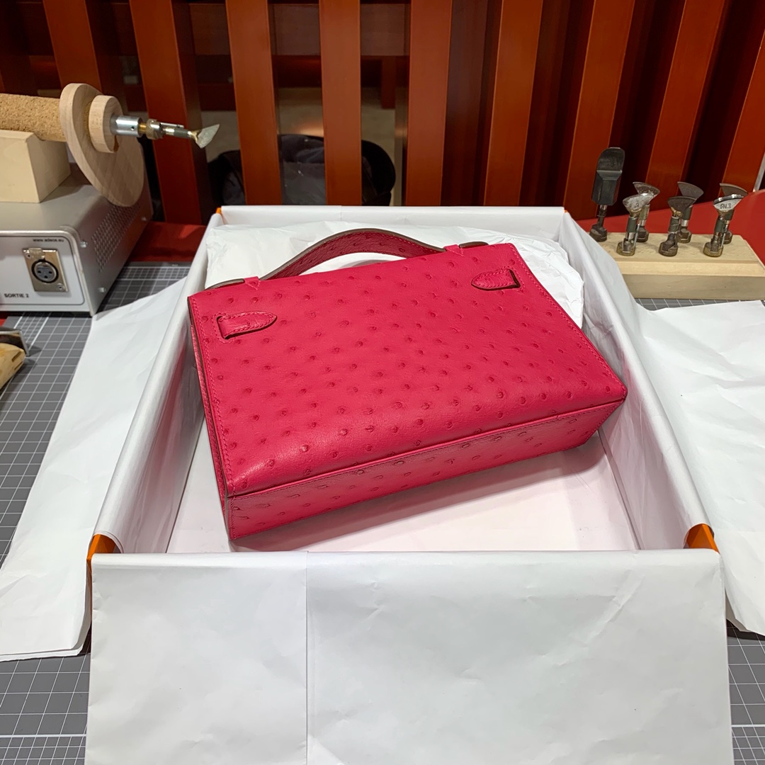 现货 爱马仕Minikelly手包 Hermes顶级鸵鸟皮迷你凯莉包一代 极致粉 金扣