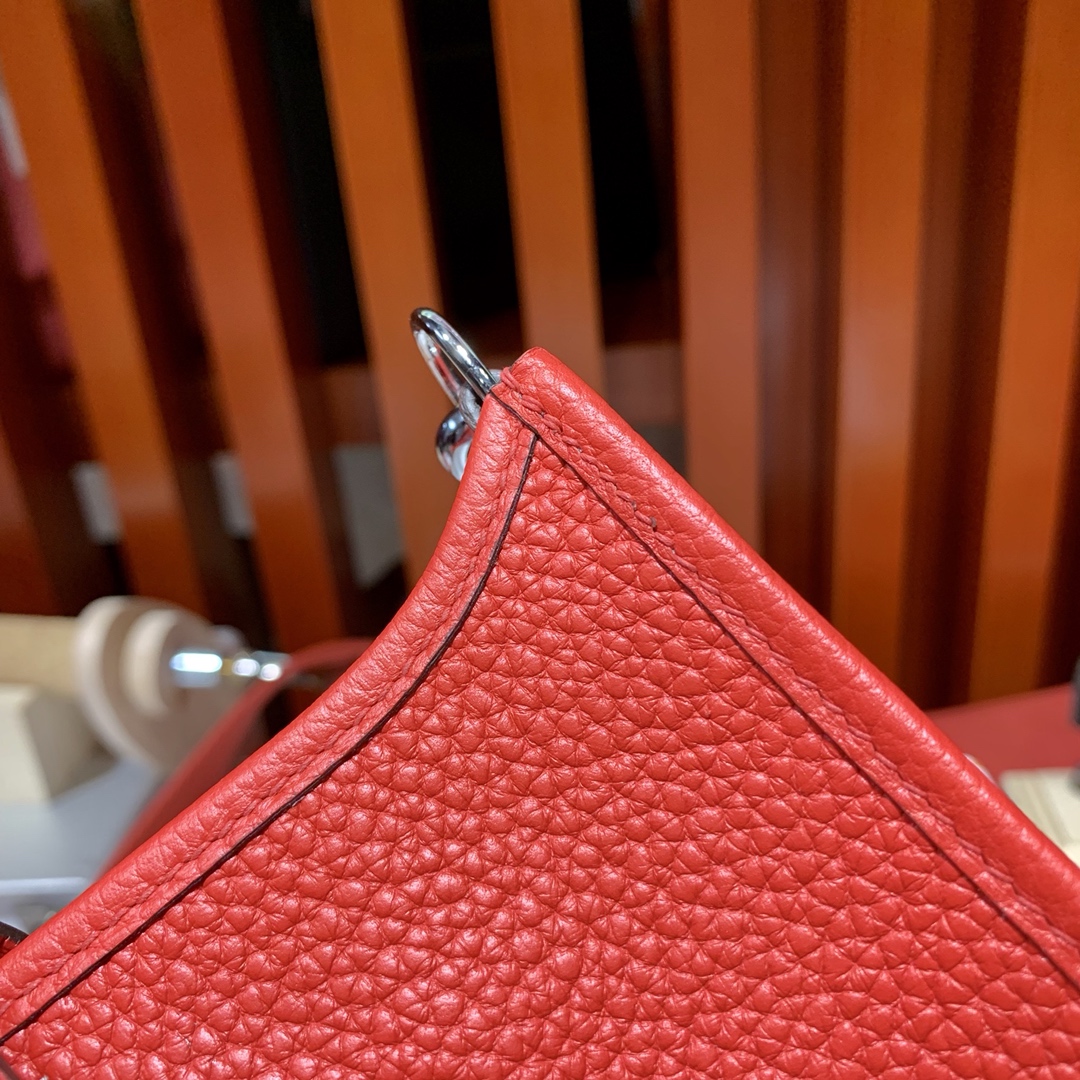 现货 Hermes Mini Evelyne17CM 爱马仕浅大红TC牛皮伊芙林包 银扣