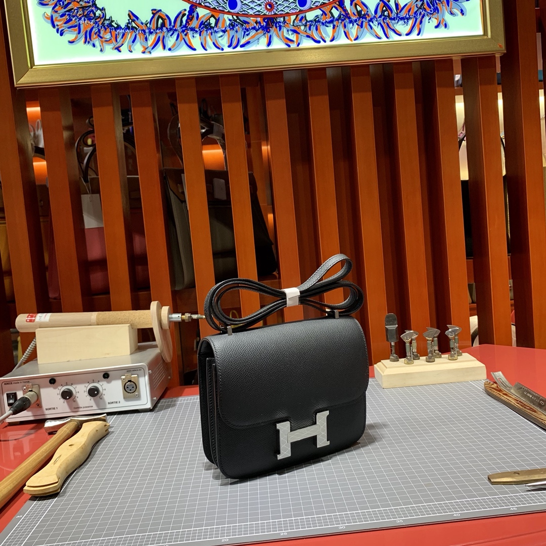 Hermes经典包包 爱马仕进口Epsom牛皮康斯坦包Constance18CM 黑色