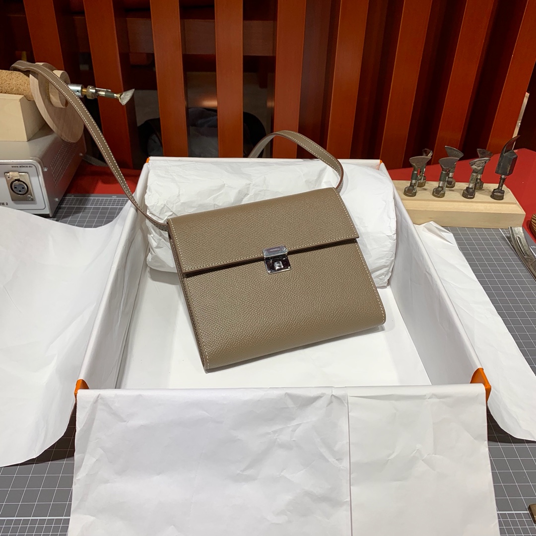 Hermes Clic16CM 爱马仕大象灰原厂Epsom皮克利奇单肩斜挎女包 银扣