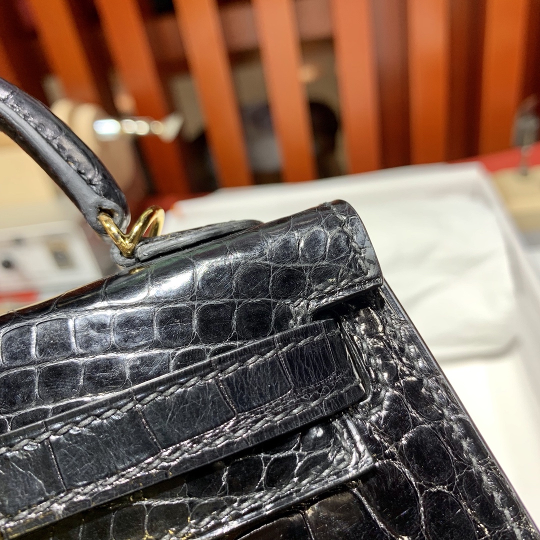 现货 Hermes Minikelly19CM 爱马仕亮光鳄鱼皮迷你凯莉包2代 黑色 金扣