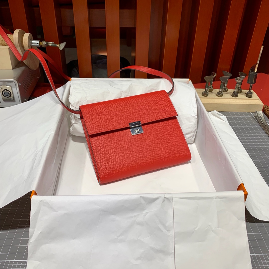 爱马仕包包价格 Hermes Clic16CM S5心红色Epsom皮单肩斜挎包 银扣