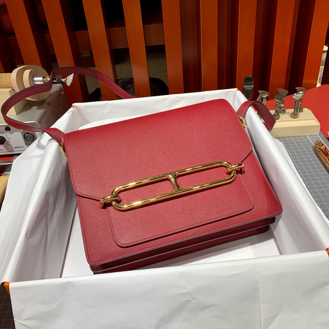 Hermes Roulis24CM 爱马仕宝石红原厂Epsom皮猪鼻子包斜挎女包 金扣