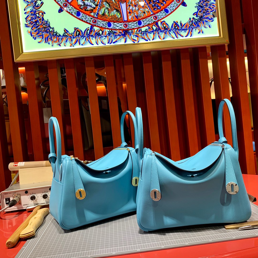 爱马仕琳迪包尺寸 Hermes Lindy26CM 北方蓝Swift皮 金银扣