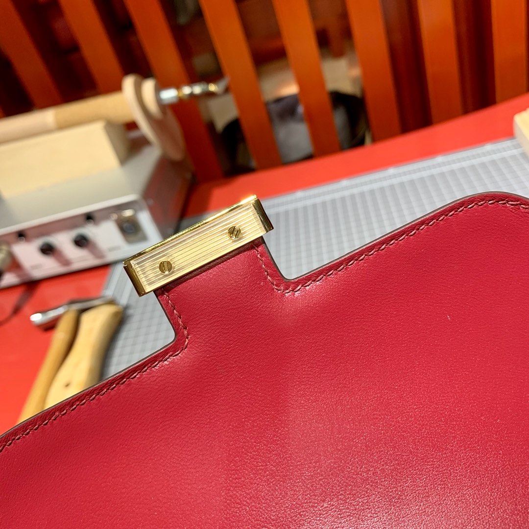 Hermes Constance19CM 爱马仕宝石红原厂掌纹牛皮康斯坦包 金扣