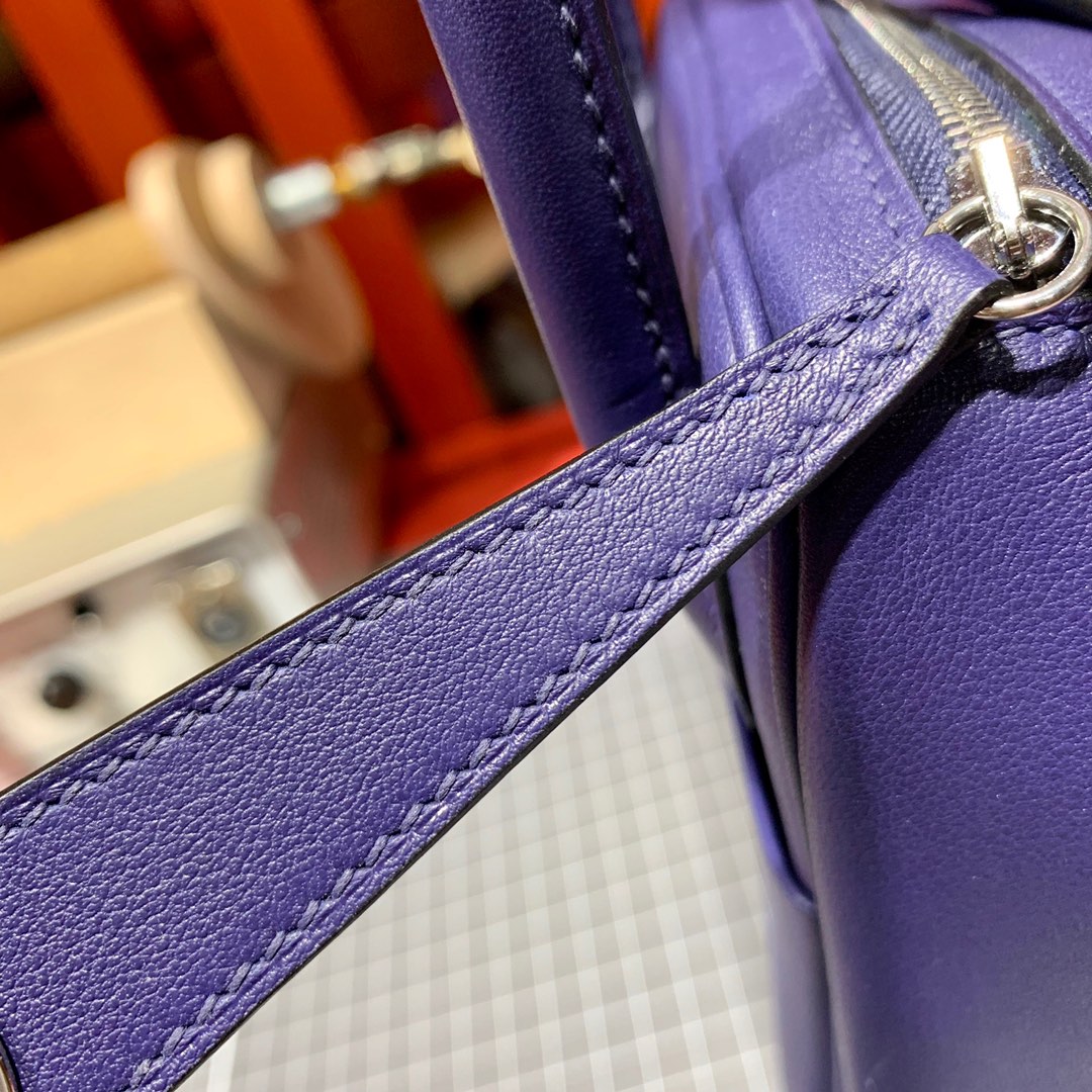 爱马仕琳迪包尺寸 Hermes Lindy26CM M3水墨蓝原厂Swift皮 金银扣
