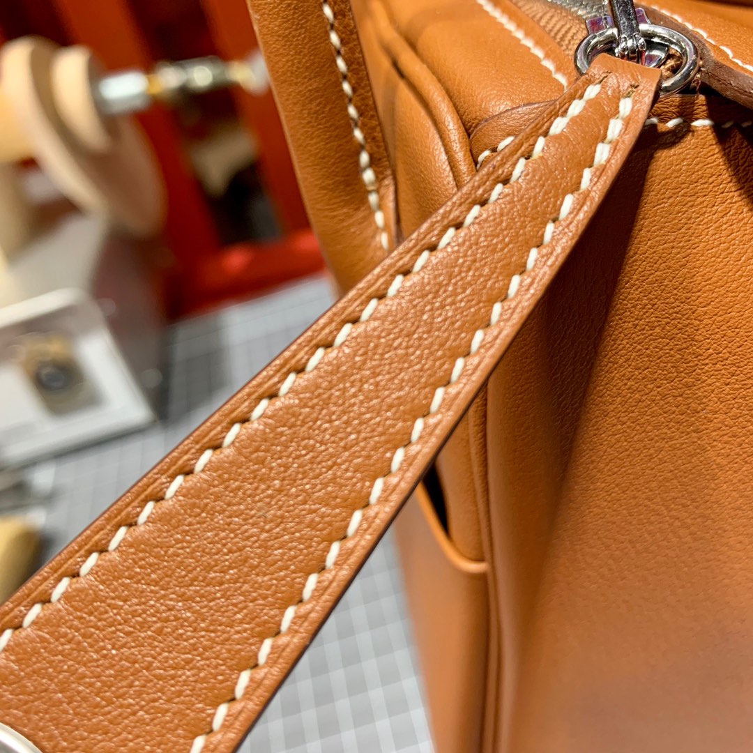爱马仕女包价格 Hermes Lindy26CM 土黄色Swift皮琳迪包 金银扣