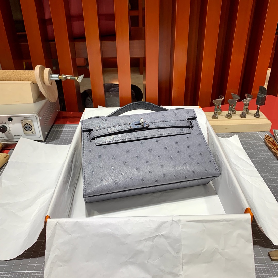 爱马仕迷你凯莉包一代 Hermes玛瑙灰顶级鸵鸟皮Minikelly手包22cm 银扣