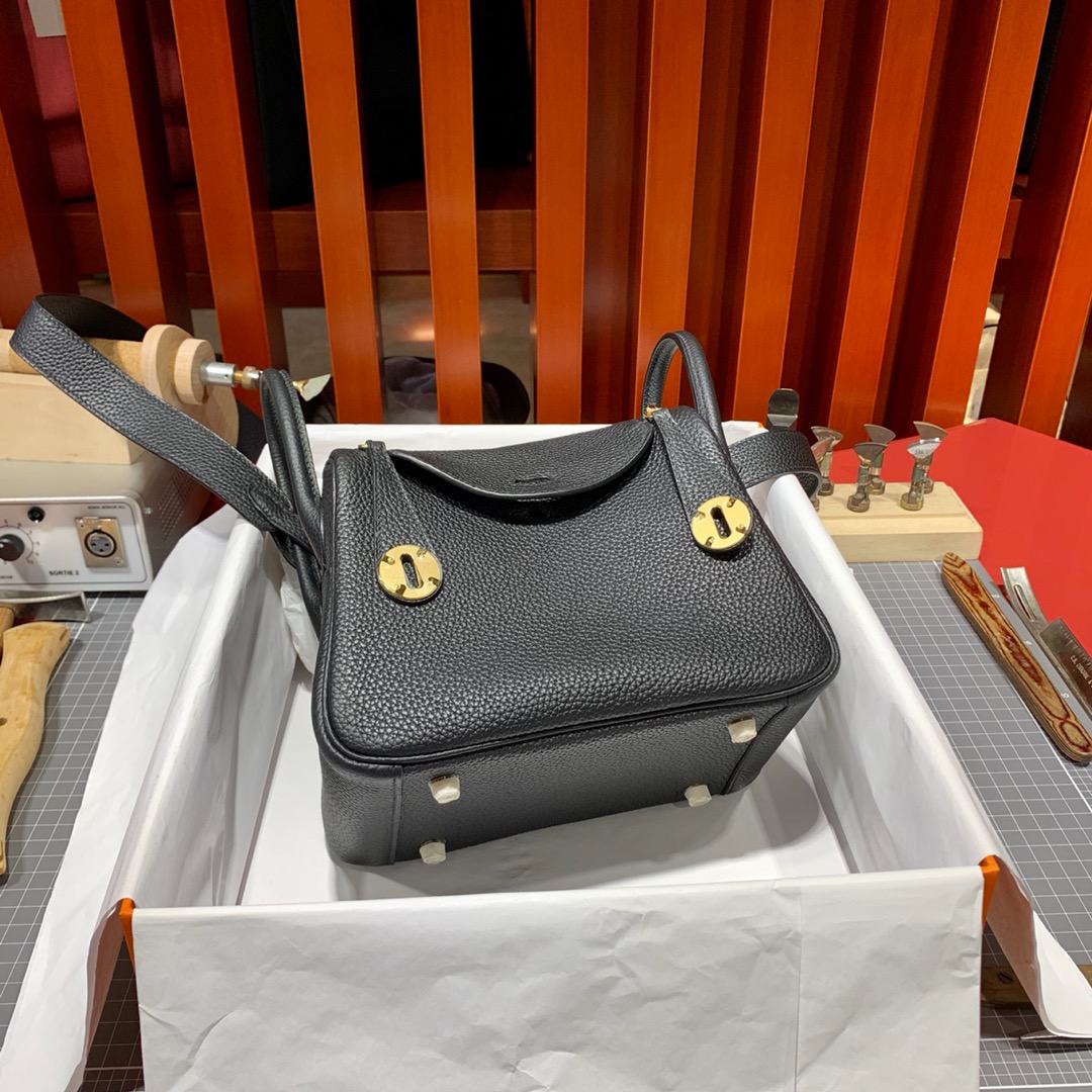 Hermes女包价格 爱马仕黑色原厂Togo牛皮迷你琳迪包Mini Lindy20CM