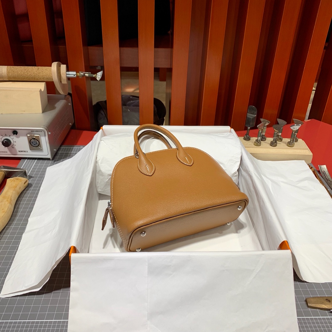 爱马仕迷你保龄球包 Hermes Mini Bolide18CM 土黄色Evercolor皮 银扣