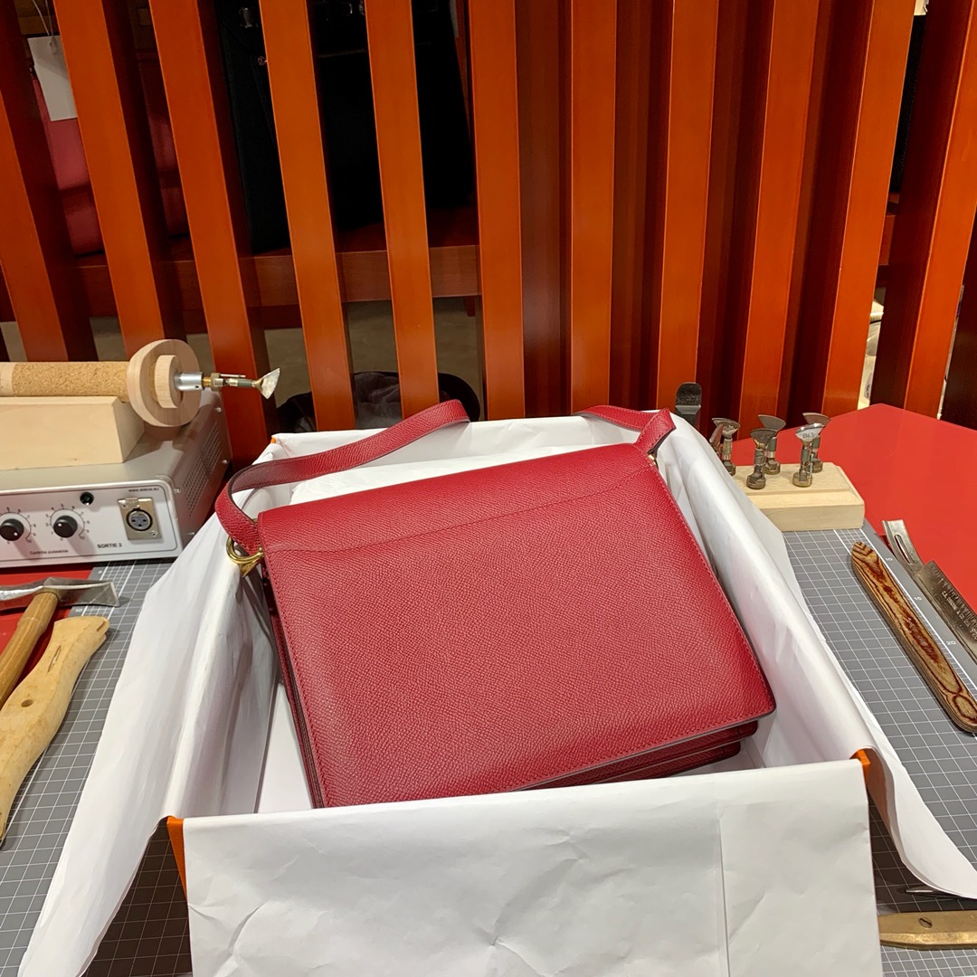 Hermes Roulis24CM 爱马仕宝石红原厂Epsom皮猪鼻子包斜挎女包 金扣