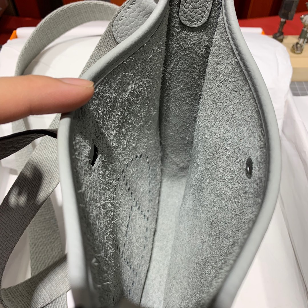 Hermes女包价格 爱马仕TC牛皮Mini Evelyne迷你伊芙琳包17CM 海鸥灰 银扣