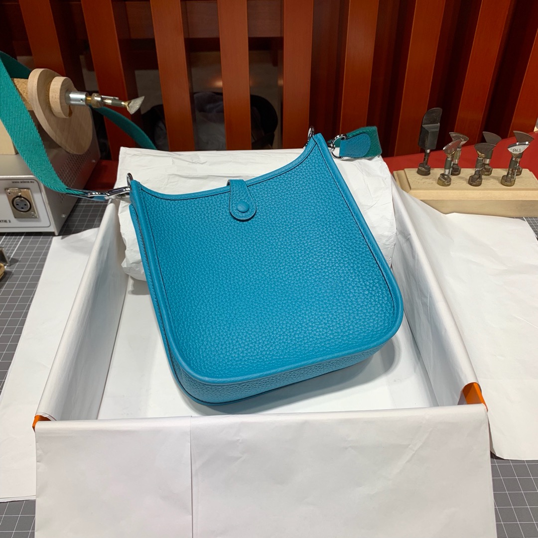 爱马仕女包批发 Hermes Mini Evelyne17CMTC牛皮伊芙林包 伊滋密尔蓝 银扣