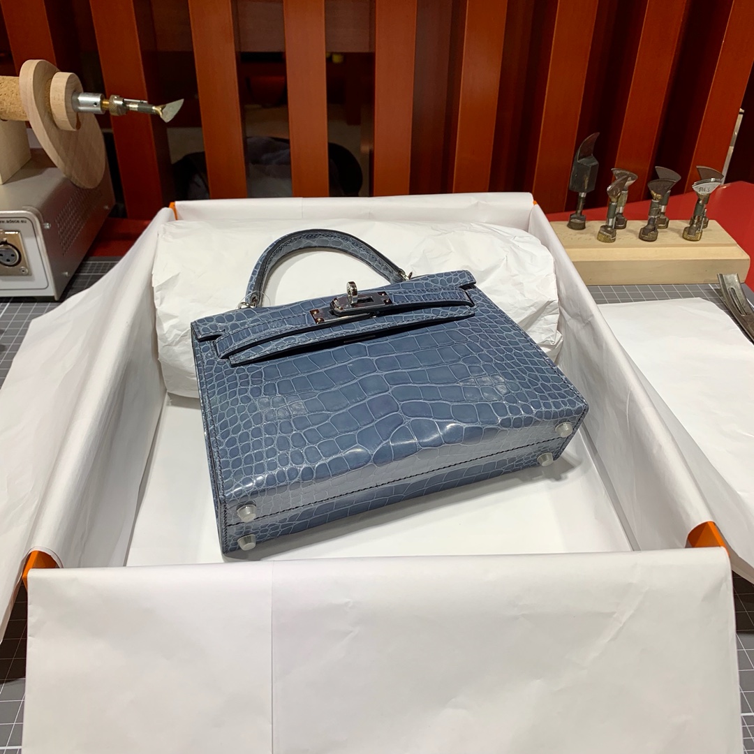 爱马仕包包官网 Hermes Minikelly19CM 2代迷你凯莉包 牛仔蓝亮光鳄鱼皮