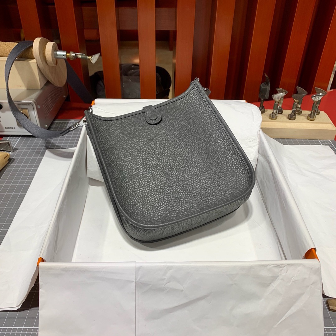 爱马仕迷你伊芙琳包 Hermes Mini Evelyne17CM 石墨灰TC牛皮 银扣